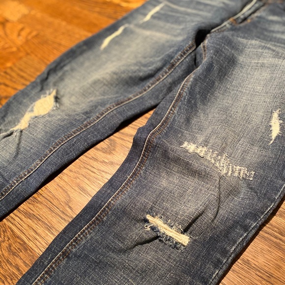 *like new* Boyfriend fit jeans - Picture 4 of 9